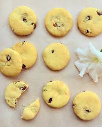 La ricetta, molto semplice e veloce, è questa: Biscotti Con Farina Di Riso E Uvetta Sweets Beauty