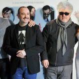 Jun 10, 2021 · tras el tenso cruce que protagonizó ayer con el legislador kirchnerista leandro santoro, el diputado de juntos por el cambio fernando iglesias volvió a referirse a ese debate con el funcionario oficialista y publicó un mensaje en redes sociales donde además criticó al presidente alberto fernández por sus dichos en conferencia de prensa con su par de españa, pedro sánchez. Pedro Almodovar Y Su Novio Fernando Iglesias Posan Juntos Por Primera Vez Bekia Actualidad