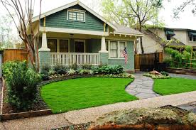 20 Simple But Effective Front Yard Landscaping Ideas Front Yard Landscaping Design Bungalow Landscaping Small Front Yard Landscaping