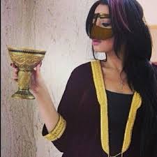 ماقول يذبح زينها بس هيه تلفت لها عود من الحب تايب ولا اقول مغرورة ولاهي خليه فيها دلع طفل تمناه شايب za arab girls muslim girls arab swag