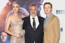 музыка из фильма валериан и город тысячи планет танец рианны Kara Delevin Pokazala Novyj Cvet Volos I Otkrovennyj Naryad Na Premere Filma Valerian I Gorod Tysyachi Planet V Meksike Allwomen Ru