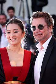 Quel ?ge a jean michel jarre. Jean Michel Jarre Decouvrez Sa Femme Gong Li Qui A 18 Ans De Moins Que Lui