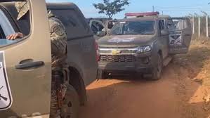 Lazaro barbosa serial lazaro serial lazaro barbosa morto serial killer morto serial killer morreu? Policial Militar E Atingido Por Tiro De Raspao Durante Confronto Com Criminoso Lazaro Barbosa Na Area Rural De Goias Casos De Policia Extra Online