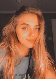 Samantha Overby's Instagram, Twitter & Facebook