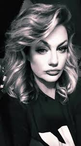 Michelle Rowles's Instagram, Twitter & Facebook