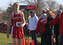 Izer edged at the wire