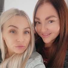 Anyone know of anyone who can put up outdoor Christmas lights 🎄Thanks