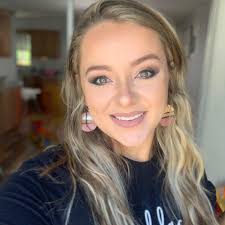 Chelsea Mccool's Instagram, Twitter & Facebook