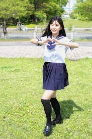 ボード 女子 高生 制服 のピン