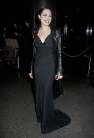 Следи за солнцем на 02:40. No One Did Vintage Style Like Angelina Jolie Vogue