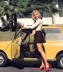 Raffaella maria roberta pelloni (born 18 june 1943), better known as raffaella carrà (italian: Hay Que Venir Al Sur Raffaella Carra Letras Com