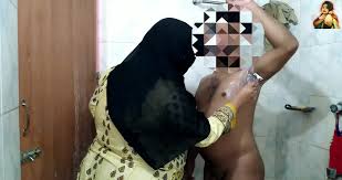 Desi Indian Bhabhi chuda chudi karane se pahale Devor ke bagal ke baal kaat  die - Bhabhi ko Jabardast Chudai aur cum out watch online