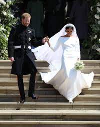 Markle's dress featured a flowing train and long sleeves. Royal Wedding 2018 Meghan Markle S Givenchy Dress In Detail Bbc News