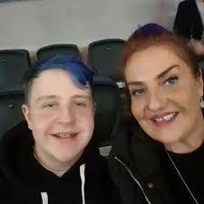 Kari Westfall's Instagram, Twitter & Facebook