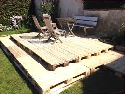 Bett Aus Europaletten Bauen Terrasse Aus Paletten Holzterrasse Gartenprojekte Mit Holzpaletten