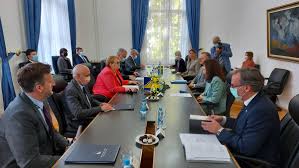 Riksdagsledamot (s), talesperson i utbildningsfrågor fotbollslag. Mikaeldamberg Hashtag On Twitter