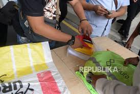 Scopri ricette, idee per la casa, consigli di stile e altre idee da provare. Ditangkap Ini Cara Pencuri Bagasi Di Adisutjipto Beraksi Republika Online