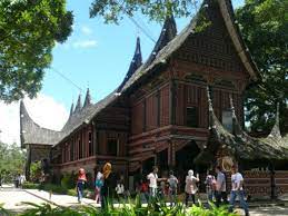 Dengan berkunjung kesini, kalian dapat melihat koleksi berbagai binatang yang sangat lengkap. Kebun Binatang Bukittinggi Taman Margasatwa Tertua Peninggalan Belanda Di Indonesia