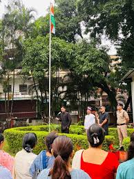 स्वतंत्रता दिवस पर कलेक्ट्रेट परिसर में छाया देश भक्ति का रंग: डीएम सविन  बंसल ने किया ध्वजारोहण - https://uttarakhandaaj.com/