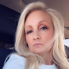 Leigh Padgett's Instagram, Twitter & Facebook