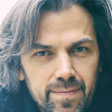 Aymeric Caron, réconcilier lʹhumain, lʹanimal et la nature