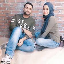 Emma dalam muat naik itu turut berkongsi foto bulan madunya bersama suami, muhammad shazli. Showbiz I M Not Getting Married To Datuk Salim Rahman Emma Maembong