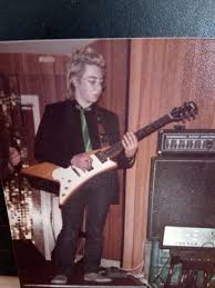 Paul reynolds is an english singer, songwriter and musician who gained worldwide fame as the lead guitarist of the new wave band a flock of seagulls. Paul Reynolds S Gibson Moderne Equipboard