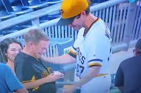 Trevor anthony williams is an american professional baseball pitcher for the chicago cubs of major league baseball. Trevor Williams Gives His Dad Game Ball From His First Mlb Win