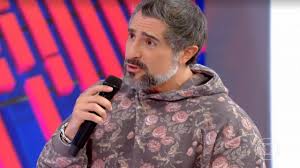 Marcos Mion "se assusta" com beleza da filha em foto rara