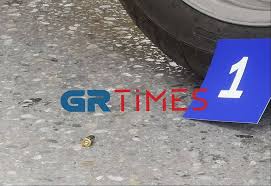 Η ασφάλεια θεσσαλονίκης εξιχνίασε την υπόθεση και τα κίνητρα της πράξης τους αποδίδονται σε οπαδικές διαφορές. 5q0lbr 7n0pvum