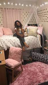 Pinterest Lulsavbbg Pink Dorm Rooms Girls Dorm Room Dorm Room Designs
