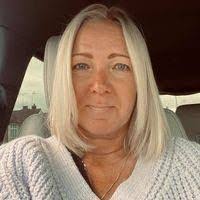 Heidi Heald's Instagram, Twitter & Facebook