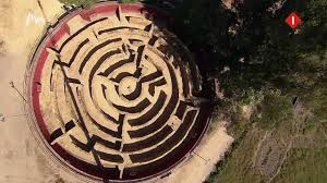 In de introductie met de mol zegt art dat hij de mol pas weer in de finale spreekt. Bekijk Aflevering 8 Seizoen 12 Van Wie Is De Mol