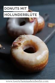 Donuts Mit Holunderblute Und Rosen Tortchen Made In Berlin Rezept Fur Donuts Lebensmittel Essen Susse Snacks