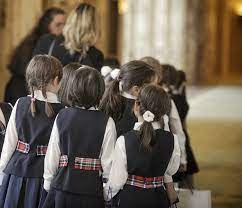 Pentru elevii de liceu, anul şcolar se va termina pe 31 mai 2019. Structura Anului Scolar 2018 2019 Cand Incepe Scoala Cand Sunt VacanÅ£ele