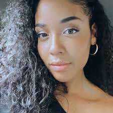 Olivia Coe's Instagram, Twitter & Facebook