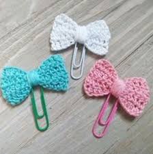 ¡solo necesitamos 3 minutos de su. Pin By Golden Stitches On Crochet Accessories Crochet Bows Crochet Bookmarks Crochet