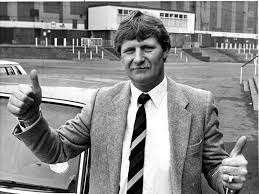 Newcastle United Mourns Willie McFaul: A True Legend Passes Away - Imagen ilustrativa del artículo