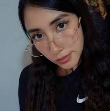 Busco falda roja vestido rojo o conjunto ya sea rojo para venta o cambio  para ahorita ❤️