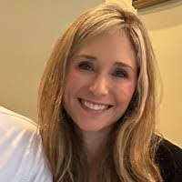 Laurie Izzo's Instagram, Twitter & Facebook