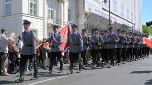 Z tej okazji na placu przed budynkiem komendy miejskiej. Swieto Policji Agencja Informacyjna
