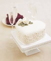 Small Wedding Cakes A Fun Wedding Cake Choice Ohh My My Simple Wedding Cake Heart Shaped Wedding Cakes Cool Wedding Cakes