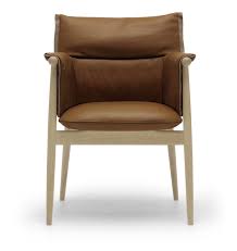 E005 Embrace Chair Designed By Eoos Carl Hansen Son Dining Chairs Oak Dining Chairs Leather Chair