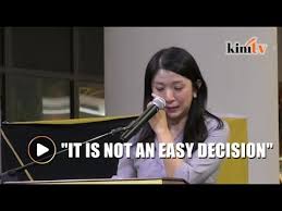 Quick reminder that it's yeo bee yin being married and not hannah yeoh. Yeo Bee Yin Tears Up As She Confirms Moving To Johor For Ge14 Youtube
