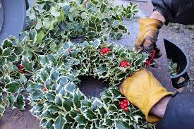 A knot in thyme singers. Happy Holly Days Whidbey News Times