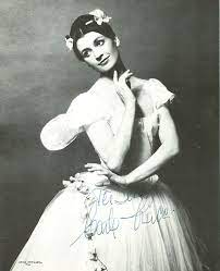 The incredible carla fracci performs giselle's solo from act i. The Non Blonde Carla Fracci Giselle