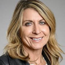 Lora Logan's Instagram, Twitter & Facebook