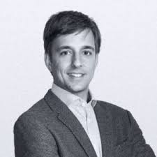 Descubre la trayectoria profesional Luis Olivares en Dircomfidencial