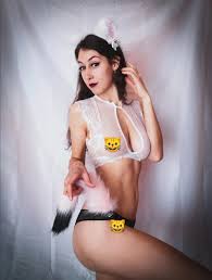 Viviana Robba on X: Nel weekend scatterò le foto di aprile per Patreon,  quale outfit iniziale preferite? t.con5u5x2xwHY _____ This  weekend I will take Patreon April photos, which outfit do you prefer? 