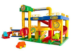 We have preschool learning toys, stem toys and baby toys in all sorts of different shapes, sizes and textures, including bright yellow toy trucks, musical activity balls, fun stacking toys, and big multicolored building blocks. Die 7 Besten Parkhauser Fur Kinder Dad S Life